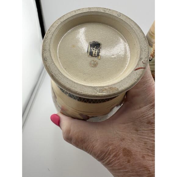 Antique Japanese Satsuma Mejii Period(late 1800-1912) Pair of 7.5" Vases Signed - Picture 11 of 13